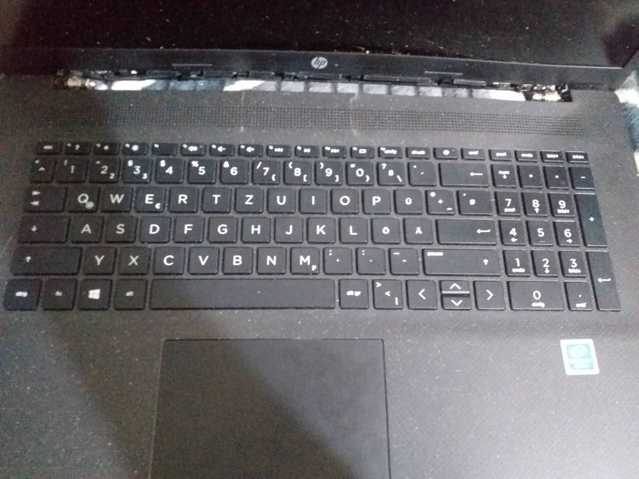 السلام عليكم  اخوان عندي هاذ لابتوب HP حديث طلع عندي بل باله بس مكسوره الشاشه ما تشتغل بس البورد سليم والكيبورد اليفيده ياخذه تفصيخ اطيني سعر وخذه 
للاستفسار *********** واتساب مكاني بصره
