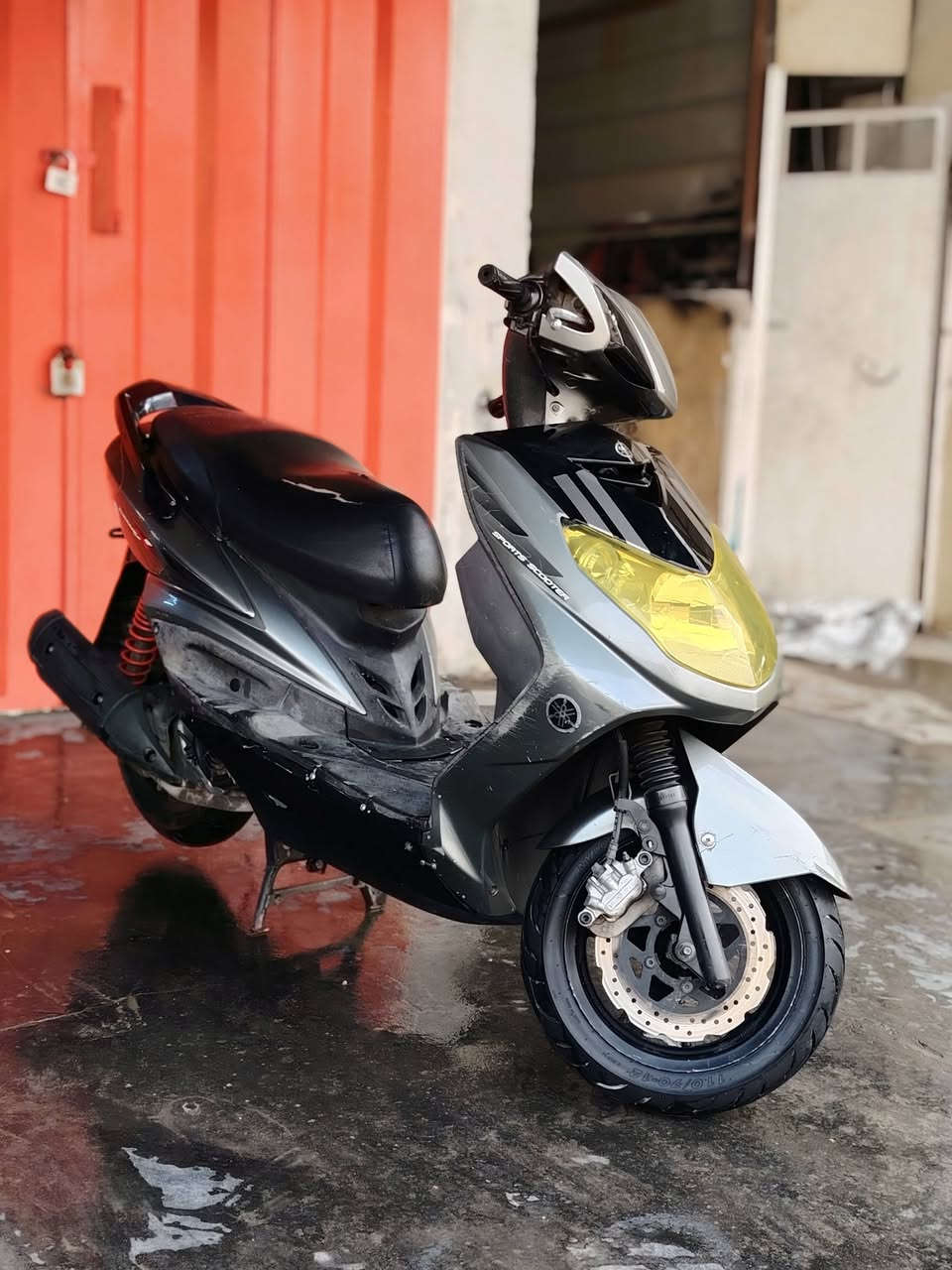 السلام عليكم الدراجه للبيع سكنس كابريتر المكينه بلاديه ما مفتوحه العنوان بغداد الامين الثانيه قرب فلكه حدادين سعر 750الف وبيها مجال البيع مستعجل الرقم ***********
