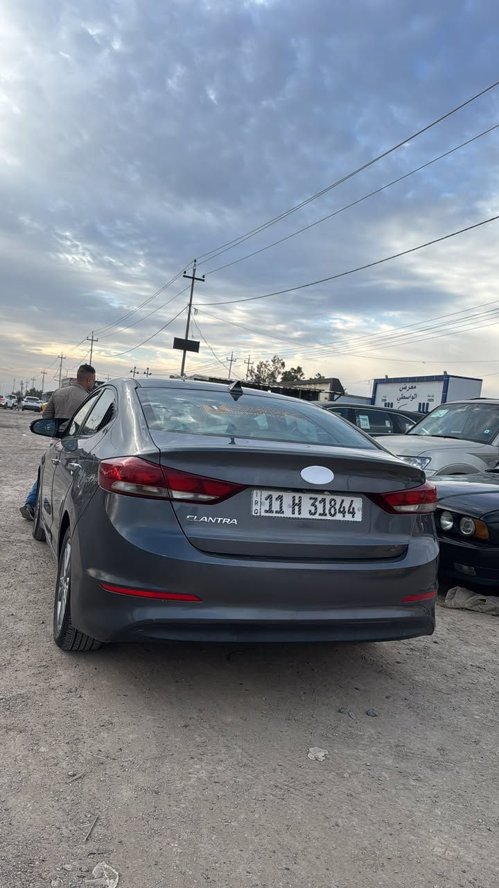 السلام عليكم
الانتراا ٢٠١٧ للبيع  
سياره جهازه من كل النواحي 
تخم تاير جديد باتري جديد 
بسمي تحويل ثانويه سياره مال جناي يعني مرتبه و من كل النواحي 
تفاصيل السياره: سياره بيه قطع صبغ اني ابيع عام صبغ عام بدون دواخل 
مكينه ٢٠٠٠ دوش مكينه وكير كفاله للستفسار اكثر اتصل 
***********
مكان واسط العزيزيه 
السعر ١١٣بيه مجال
