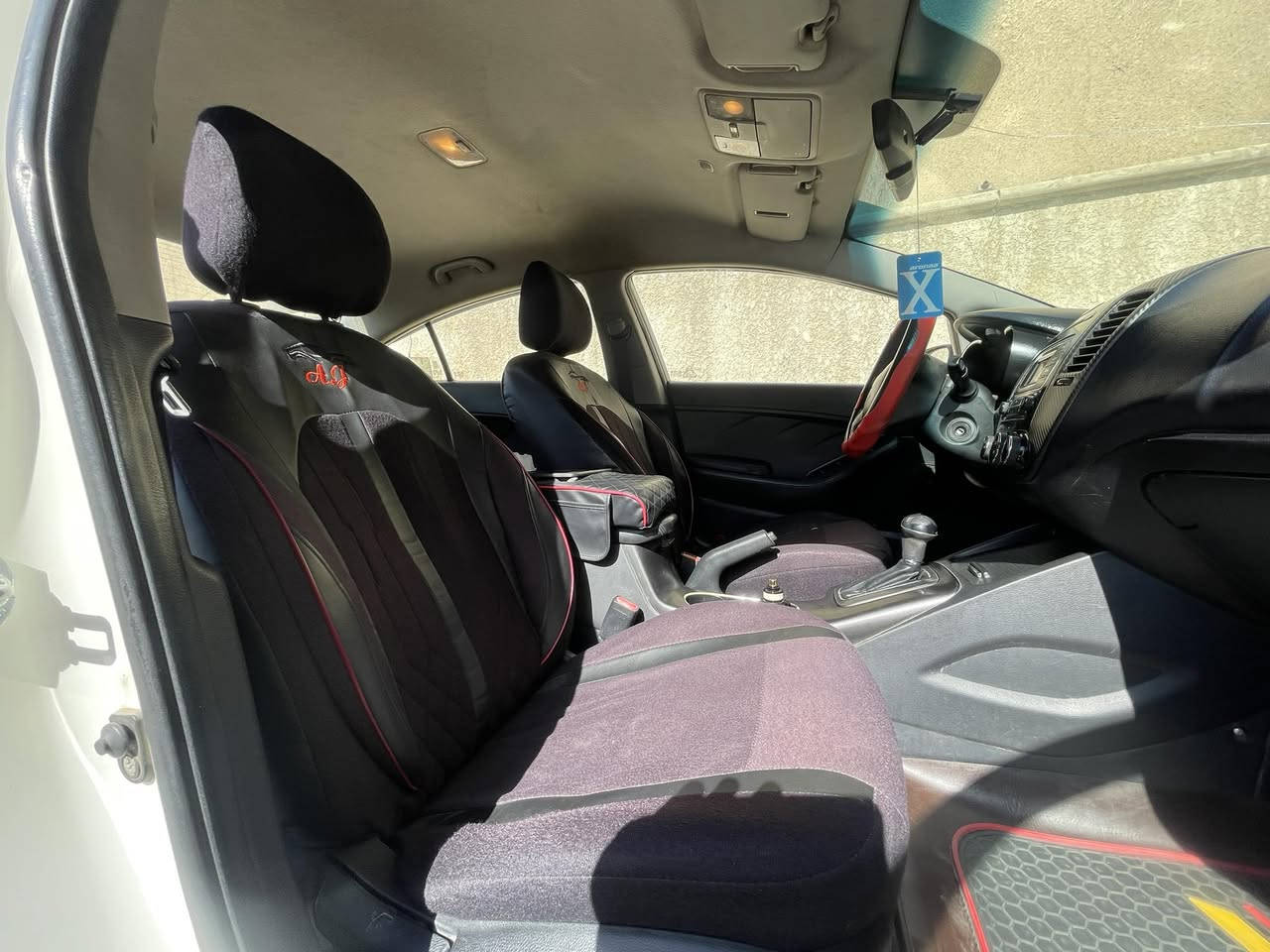 السلام عليكم
للبيع سيراتو 2014 

رقم بغداد بسمي 

كير ومحرك كفاله 

بدون ضربه فقط بيه بارد بالجاملغ الامامي 

خمسة ويل 

تبريد قطعتين

محرك ١٦٠٠

ماشيه ١٢٢

السعر ١١٨ وبيه مجال بسيط 

مكان السياره بغداد حي الخضراء 

***********
