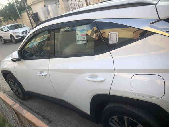 توسان موديل 2024/ رقم بغداد للبيع 
ماشي 44/ بصمة / كشن كهرباء / مكفولة/‭٠٧٧٢ ٢٠٧ ٦٩٣٠‬ / السفار هذا رقمي
