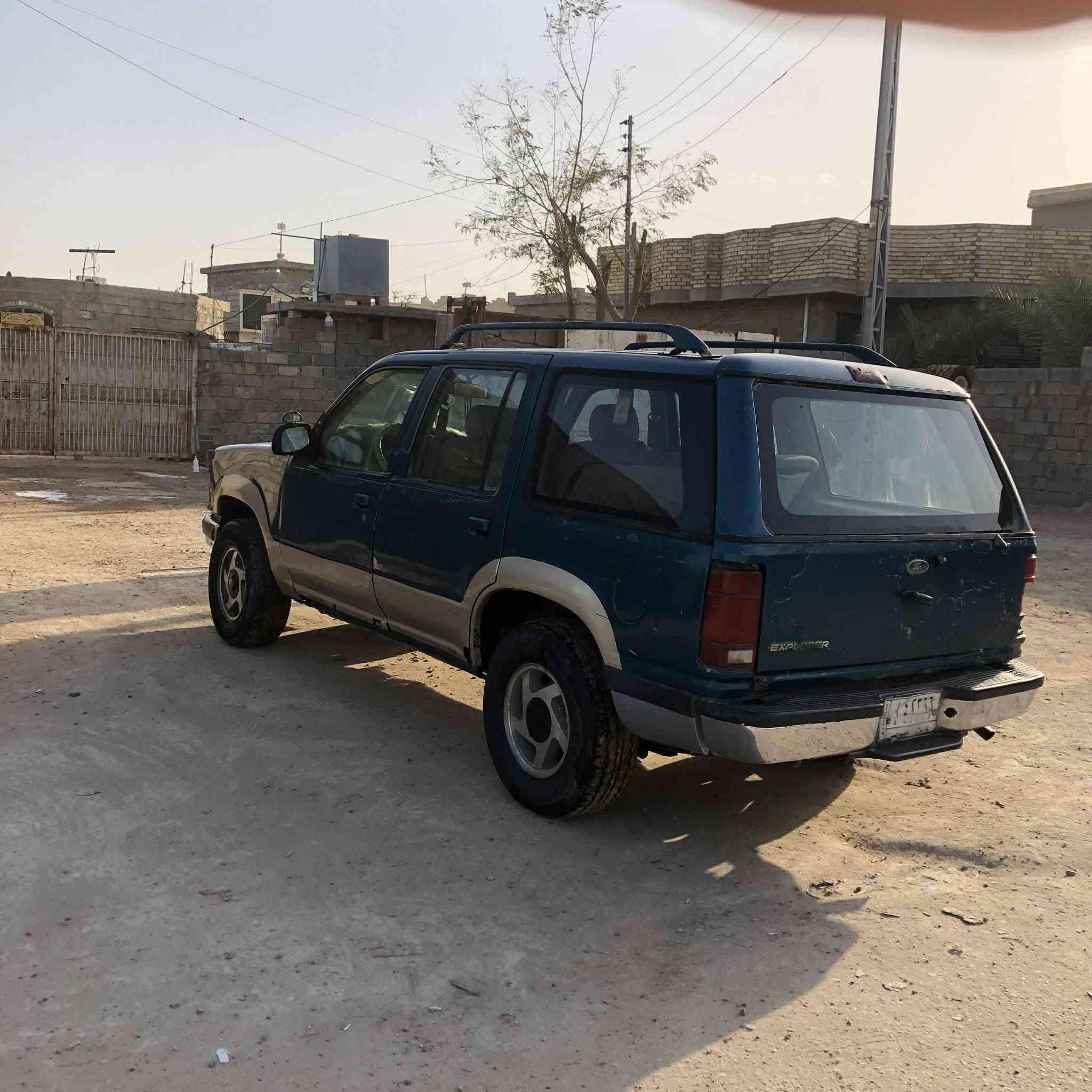 السلام عليكم للبيع فورد موديل 92 رقم كربلاء الماني بسمي كير محرك بطه 2500 سنويه لنهايه 28 يلا تصقط
السعر(30) وبيه مجال *********** 
مكان السياره (فلوجه)
