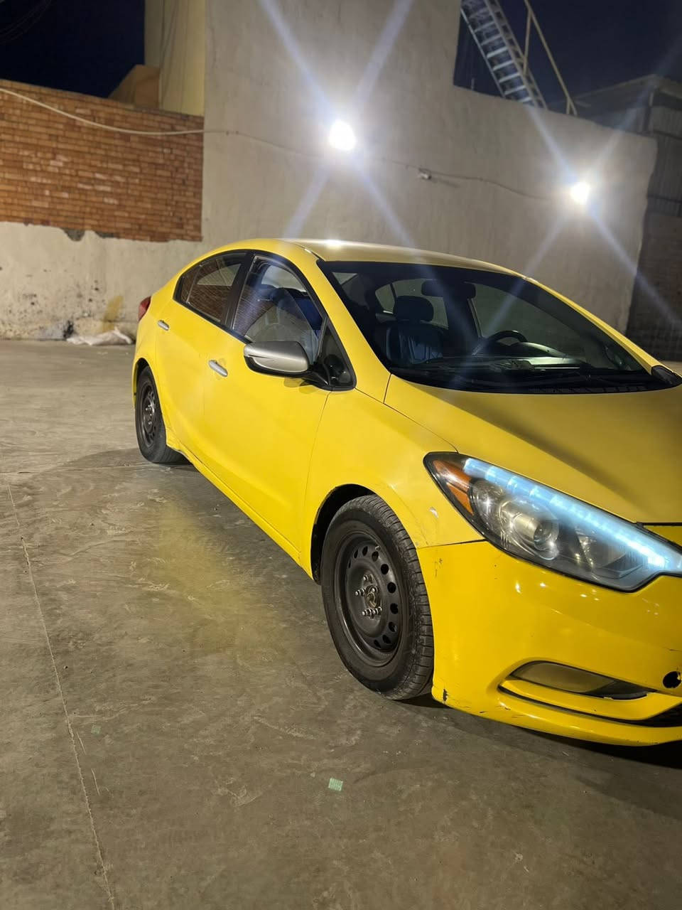 السلام عليكم فورتي موديل 2016 وارد امريكي حادثها فقط قبغ الجنطه مواصل لا حوض ولا شاصي
السياره ليبل واحد كلشي ممبدل بيها 
مكينه 1800 دوش 
السياره خير من الله 
مصفره هيئة
مصفره غرامات فقط سنويتها صاقطه
السعر 103 وبيها مجال 
مكاني بغداد التاجي ابو عضام
***********
