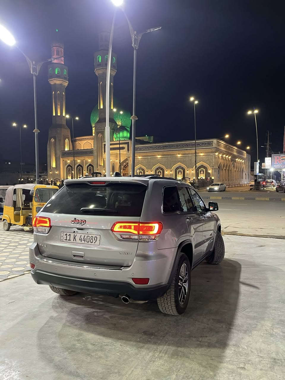 السلام عليكم جيب كراند شيروكي 2020 لمتدد للبيع
سيارة جاهزة دخول جديد سيارة جديدة بمعنى كلمة مكفولة من صبغ حادثها قبق جنطة فقط مبدل نفس الوان حادثها قطعه وحده بس وبدون صبغ بجمها كبس شركة مكينة وكير كفالة عامة وسيارة فول موصفاات وهزة وسنوية جديدة مصار شهر من من استلمت سنوية لل 2031

موصفات

بصمة تشغيل ليس سويج

بيبان الامامية ثنيهن بصمة فتح + قفل + انارة ترحيب

كشنات كهرباء سائق وعكس سائق 

خزن ميموري بكشن سائق 

حساسات خلفية 

صندوق كهرباء 

شاشة كبيرة الحجم

فتحة سلايد 

كشنات حار فقط 

تشغل عن بعد 

لايتات لد نهاري زينون

نضام نقطة عمياء بل مري 

مري لد 

تسخين مري 

اوت هولد 

مانع تسحلق 

نظام سبورت + اكيو

منافذ شحن يو اس بي 2 

منفذ شحن 12 واط

جامات الامامية ثنيهن اوتو 

قطعتين تبريد خلفيات 

منافذ شحن يو اس بي 2 خلفيات

منفذ بلك شحن خلفي 150 واط 

منفذ شحن بل صندوق 12v

سبيرها ما نزل حجم كبير

صدرها ممتاز 

سيارة نضيفة بمعنى الكلمة سعرها 285 ورقة وبيها مجال مكان سيارة بغداد العبيدي 

للتواصل 

 0784 288 0066

‭0772 901 0111‬
