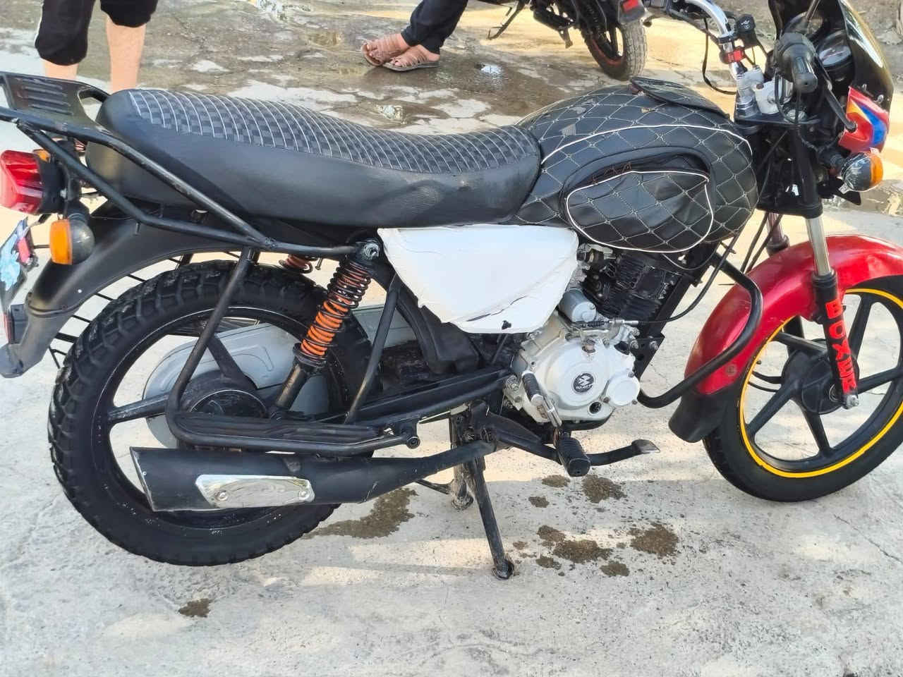 دراجة بوكسر للبيع دراجة نضيف موديل 20  سعر 775 بيه مجال شي قليل اوراق أصولي ***********
