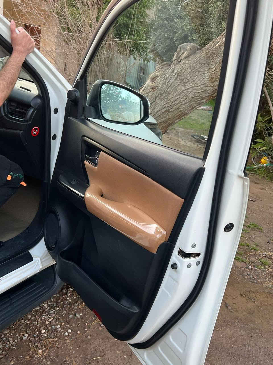 السلام عليكم
فورنجر خليجي موديل ١٩ محرك ٤ سلندر2700
ماشي ٩٧ الف كيلو.. كير ومحرك وتدفئه وتبريد وضع الشركه
 العنوان صلاح الدين.. الضلوعيه.. السعر245
 وبي مجال
***********
