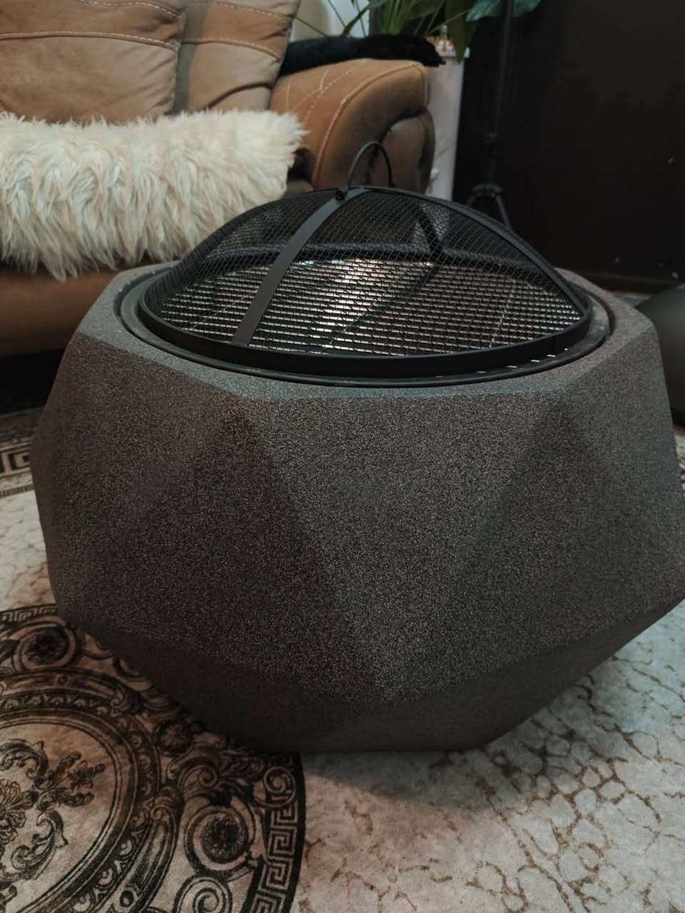 متوفر شواية فحم اوربية حجر صناعي قطر 60سم ارتفاع 40سم وزن 15كيلو مناسبة لجميع انواع المشاوي للاستفسار راسلني تدلل ((((***********))))
