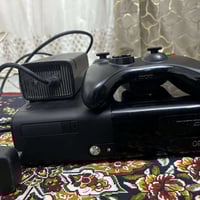 اكس بوكس 360 سوبر يدة وشاحن أصليات الجهاز  بلادي نضيف يرادله العاب فقط...