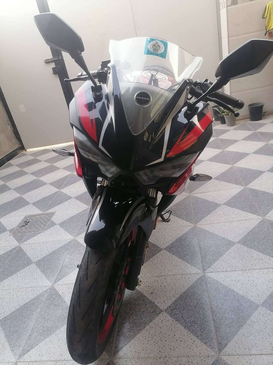 بسم الله الرحمن الرحيم
ماشاء الله دراجه داي وان مقفوله زيرو 
مرقمه انكليزي تحويل ثاني يوم البيع مرقمه سنويه 
اتصال بل رقم 📱 *********** والمو شراي ليطب
