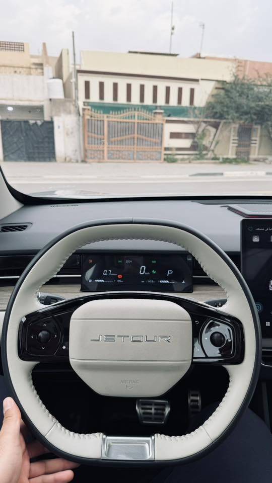 جيتور لاكجري موديل 2025
***********
سعر 185$✅
⸻

جيتور داشنج 2025 – Luxury (أعلى فئة)

اللون: رصاصي

المشي: 11,000 كم

 1. محرك بنزين توربو

 2. سعة المحرك 1.6 لتر

 3. عدد السلندرات 4

 4. القوة الحصانية 197 حصان

 5. عزم الدوران 290 نيوتن متر

 6. ناقل حركة أوتوماتيك DCT

 7. عدد السرعات 7

 8. نظام الدفع أمامي FWD

 9. وضعيات قيادة متعددة

 10. الطول 4590 مم

 11. العرض 1900 مم

 12. الارتفاع 1685 مم

 13. قاعدة العجلات 2720 مم

 14. عدد المقاعد 5

 15. مقاعد جلد فاخرة

 16. تحكم كهربائي بالمقاعد

 17. شاشة وسطية كبيرة تعمل باللمس

 18. شاشة عدادات رقمية

 19. نظام ملاحة

 20. Apple CarPlay

 21. Android Auto

 22. بلوتوث

 23. منافذ USB

 24. تشغيل السيارة بزر

 25. دخول وتشغيل بدون مفتاح

 26. تكييف أوتوماتيك

 27. فتحات تكييف خلفية

 28. نظام تثبيت السرعة

 29. مقود متعدد الوظائف

 30. فتحة سقف بانورامية

 31. مصابيح أمامية LED

 32. مصابيح خلفية LED

 33. مصابيح نهارية LED

 34. جنوط ألمنيوم سبورت 20 إنج

 35. مقابض أبواب مخفية

 36. حساسات أمامية

 37. حساسات خلفية

 38. كاميرا خلفية

 39. كاميرا 360 درجة

 40. نظام مانع انغلاق الفرامل ABS

 41. نظام توزيع قوة الفرملة EBD

 42. نظام الثبات الإلكتروني ESP

 43. نظام التحكم بالجر

 44. 6 وسائد هوائية

 45. نظام النقطة العمياء

 46. نظام التحذير من الاصطدام

 47. نظام الفرملة التلقائية للطوارئ

 48. نظام التحذير من مغادرة المسار

 49. نظام المساعدة في الحفاظ على المسار

 50. فرامل يد إلكترونية

 51. خاصية Auto Hold

 52. مرايا جانبية كهربائية

 53. مرايا جانبية قابلة للطي كهربائياً

 54. إشارات بالمرايا

 55. زجاج كهربائي كامل

 56. قفل مركزي للأبواب

 57. نظام إنذار

 58. كاميرا أمامية

 59. عزل صوتي ممتاز

 60. السيارة بحالة ممتازة جداً واس
