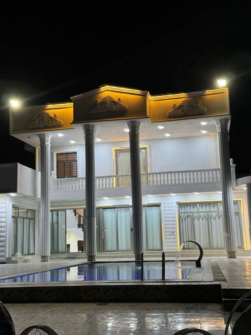 يتوفر حجوزات بمزارعنا (موثقين ع تطبيق اجرلي)
***********
📍 العنوان: بغداد رضوانيه بظهر مطاربغداد الدولي
♦️15 د عن حي جهاد 
♦️30 د عن الدوره  

تفاصيل المزرعه
■غرفة نوم عدد 2 
◽️صاله ومطبخ وصحيات 
■مسبح للكبار 
■العاب للكبار - ميز بليارد - ميز منضده ملعب قدم -ملعب سله 
■العاب للصغار 
■حديقة كبيرة  
■ادوات للشوي ومكان شوي كامل 
■جلسات خارجية
 ■كراج داخلي 
■كهرباء ع مدار 24 ساعة
 ■انترنيت مجاني مفتوح 

■يرجى الالتزام بالشروط :
●غير مسؤولين عن اي حادث عرضي او غرق 
●يرجى المحافظة على نظافة المكان والممتلكات و اخذ تعويض بحاله ضرر اي ممتلكات🔺
