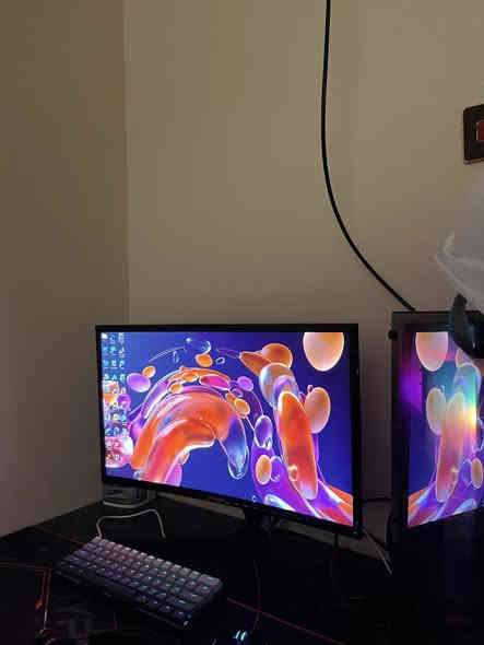 جهاز كامل للبيع – كمبيوتر + شاشة + كيبورد مغناطيسي + ماوس وماوس باد
استعمال شهر ونص فقط وبحالة الجديد، ويجي ويا كل الكراتين الأصلية.

 مواصفات الجهاز:
• i5 12400F
• ASUS H610M-K ARGB
• RAM 16GB T-Force RGB 3600MHz
• RTX 4060 PNY 8GB Dual Fan
• NVMe M.2 Verbatim 1TB
• DeepCool AG400 RGB
• PSU Xigmatek 650W Bronze
• Case SAMA 203 مع 4 مراوح RGB
 الشاشة:
Samsung G3 Curved نظيفة جداً.
 الكيبورد:
Redragon FIZZ K617GGB-RGB-M
كيبورد مغناطيسي سريع، 60%، RGB، 8K Polling Rate، Hot-Swap، سويتشات مغناطيسية أسرع من الميكانيكي.
 الإكسسوارات:
ماوس Redragon + ماوس باد.
 الجهاز قوي للألعاب والتصميم والبرامج الهندسه بسلاسه ، نظيف جداً واستعمال بسيط.
كل هذا والسعر مليون و75 
البصره الجمهوريه
 للتواصل: ***********
