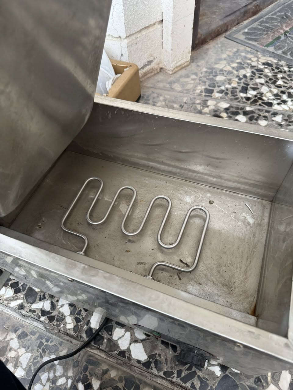 السلام عليكم 
غراض مطعم للبيع يفضل شلع مره وحده 👌

للتواصل *********** واتس اب 

كلها جديدة استعمال شهر تقريبا
