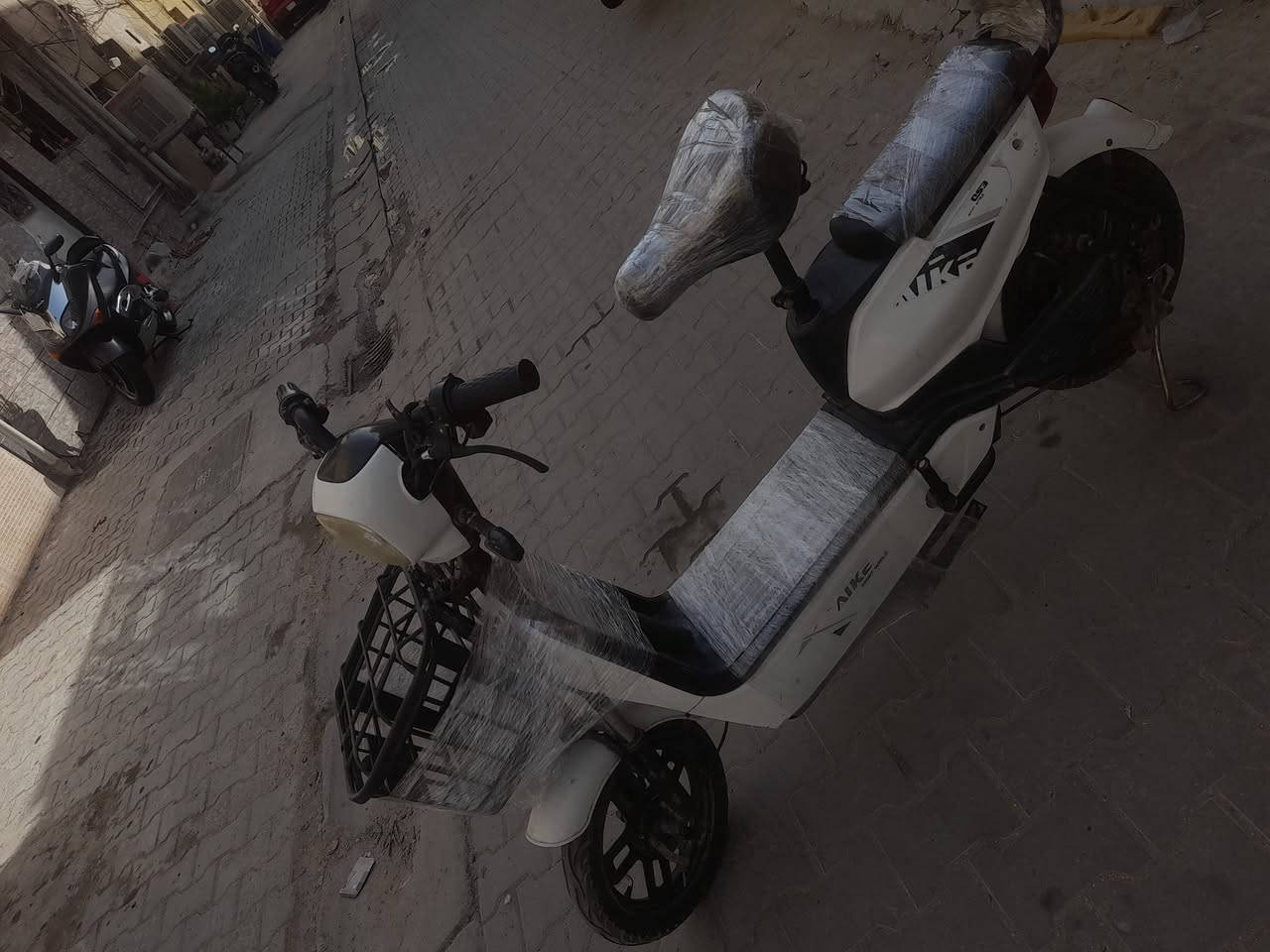 السلام عليكم
موديل 2025 
دراجه شحن ريان  للبيع الدراجه شغاله بس يرادله بطاريه وحده وتمشيك مسافات طويله 
المكان: بغداد. الحريه. قرب باته
الرقم: ***********
السعر: 150قفل
