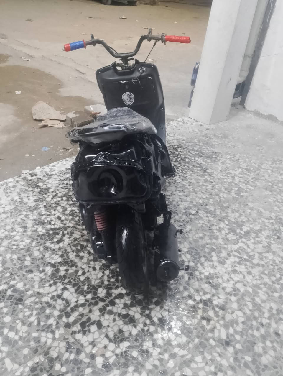 السلام عليكم دراجه فراشة مكينتها ناعمه حلوه بس كفرات عوزها تواير جدد مكاني البصره  الزبير السعر 160وشراي يدلل رقم الهاتف ***********
