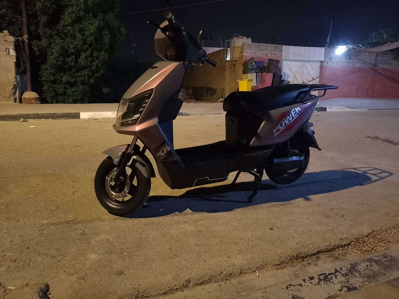 دراجه كهربائيه للبيع مشيها سريع حلو مشيها بل شحنه الوحده من 45 كيلو ل 50 كيلو دراجه حلو ونضيفه الوصف

سعرها 625 وبيها مجال قليل كلش 

الي مو شراي لا تعبني فدوه اروحلك 

مكاني البصرة القبلة 

رقمي للتواصل ***********
