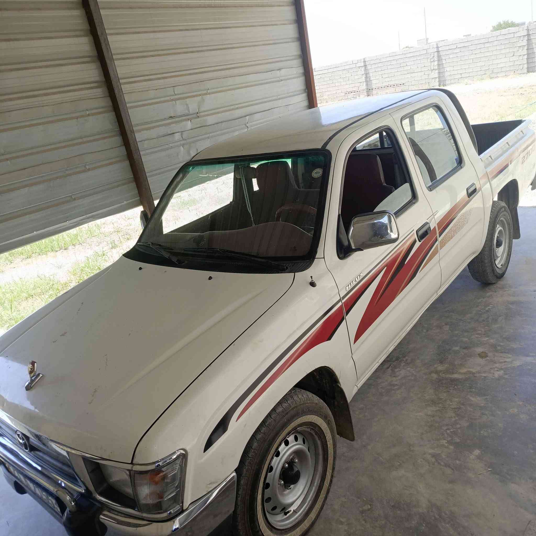 السلام عليكم للبيع سياره بيكم دبل قماره موديل 2001نضيفه لاصبغ ولا تعديل مكفوله كفاله عامه السعر 105وبيه مجال قليل ***********
