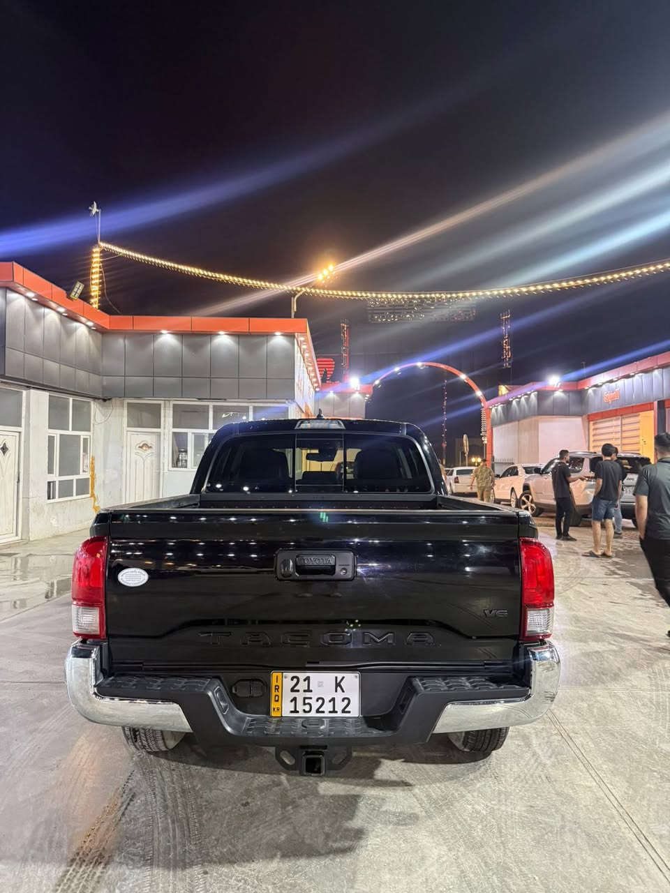 سياره تيوته تكومة دبل قمارة موديل 2023
مواصفاتها فول عدة بنورامة 
سياره مثل مشوفون نضيفه وماشيه 30ميل 
حادثها بسيط ضربة بلباب مال  سايق بدون ايرباك  ورقم شمالي مكفولة كفاله عامة عدة باب 
سياره باسمي تحويل ثاني يوم
رقم الهاتف ***********

رقم شاصي 3TYAZ5CNXPTO30911
