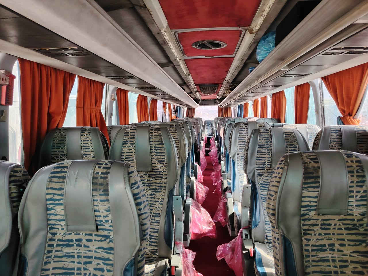 سلام عليكم
سلام عليكم
باص للبيع سيارة جاهزه من حداديه من كير ومكينه حتلو مراوس بكوستر ***********🤍 ***********
