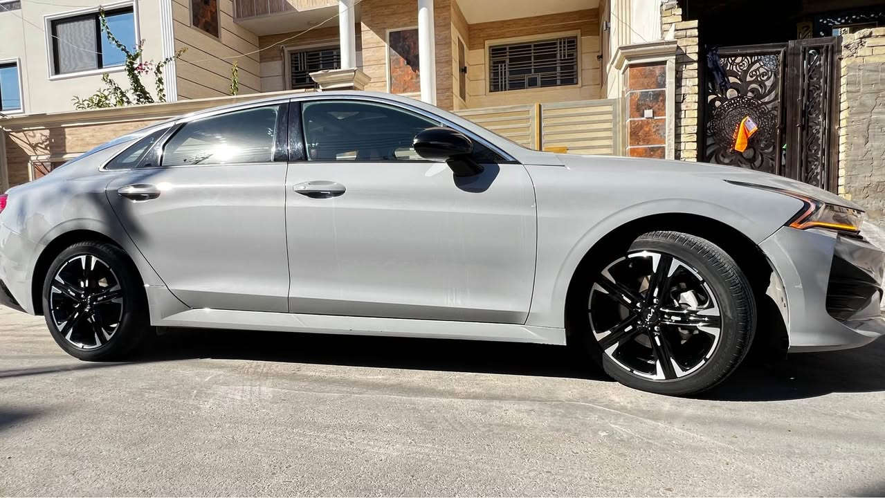 السلام عليكم 
 K5 2023 
مواصفات جي تي لاين 
اللون سمنتي 
السيارة معوقين وبأسمي
حادث السيارة سرقه بانيد
 وجاملغ ايسر
يرباكات السيارة سليمة 
بصمه تشغيل عن بعد 
حساسات
السعر 185 وبيه مجال
***********
مكاني بغداد بغداد, العراق
