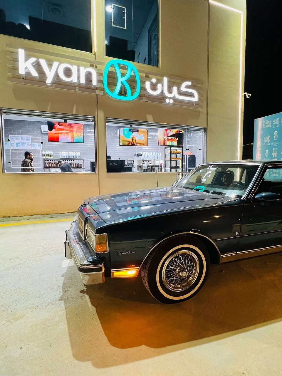 السلام عليكم  شيفروليت كابرس 1988 خليجي LS كلاسك ، ربع جلد ، گير أوتماتيك و محرك V8 بلادي ، تبريد و غرفة بلادية ، رقم أنبار مشروع وطني بأسمي ، ما بيها أي نقص ، بدون حادث ، صبغ جمالية و نظيفة جداً داخل و خارج
سعر١٢٠وبيه مجال 
مكانه حله 
***********
