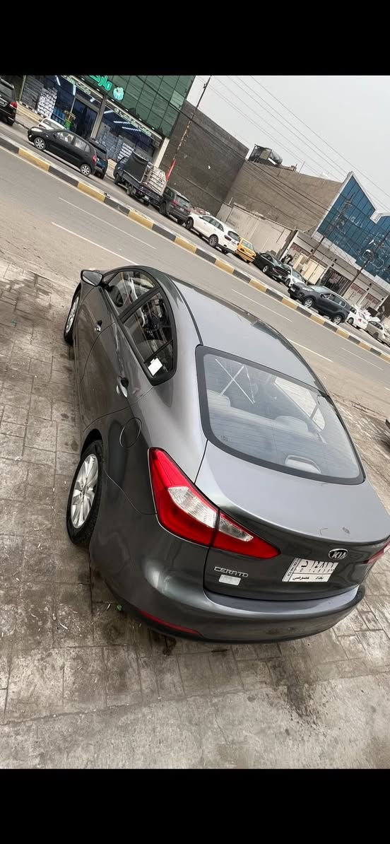 كيا سيراتو 2015
السعر 122 دفتر و 22 ورقة وبيها مجال
بغداد
محرك 1600
مواصفات السيراتو المعروفة
شاشة كاميرا
تحكم مراي
تحكم ستيرن
السيارة جداً نظيفة
مكفوله عدا شبر بارد بالباب
مكان السيارة بغداد
رقم صاحب السيارة
***********

إ
