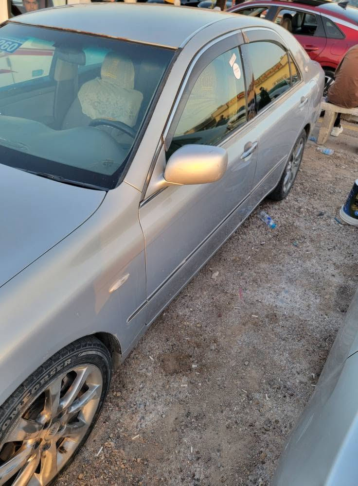 كراون شاهينه للبيع او المراوس حسب الرغبه 
المواصفات  اربع بيبان بصمه مع بصمه تشغيل 
مري شفط
نضام ترحيب عند الاقتراب 
تحكم ستيرن  
كهربائيات كله شغاله 
مكفول من الكص والنقل 
بيه اربع قطع تبديل 
وضربه بل مدكر الخلفي بدون صندوق 
فقط مدكر  
السياره بحاله جيده السعر ١١٠ وبيه مجال 
للاستفسار *********** البصرة, العراق
