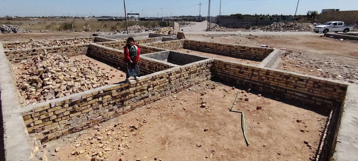 بتلو. 400 م
ركن على شارعين↩
↪ لبيع حي العمل نزله
 شيخ عناد 
خدمات كامله
 ماي مجاري كهرباء.  
الانترنت الضوئي🛜  
شوارع تبليط 
مدارس مستوصف. 
*********** ،،،،
