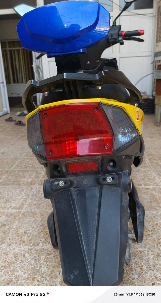 السلام عليكم اخوان دراجه شحن سكنس 6بطاريات شرط اليحب يتواصل علا هاذ الرقم‏‏‪0770 556 7054‬‏العنوان رشيدية
