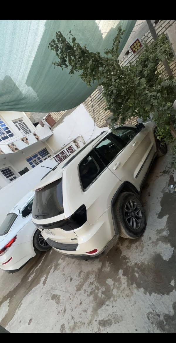 السلام عليكم

للبيع 

جيب كلين

موديل2011

لاريدو مواصفات عاديه

لون ابيض

شاشه

بصمه 

كشنات قماش

بيها صبغ كد شبر بجاملغ اليمنه الامامي

ويم قبغ البانزين هم بيها شويه صبغ

السعر 155وبيها مجال

مكانها بغداد الدوره

***********

***********
