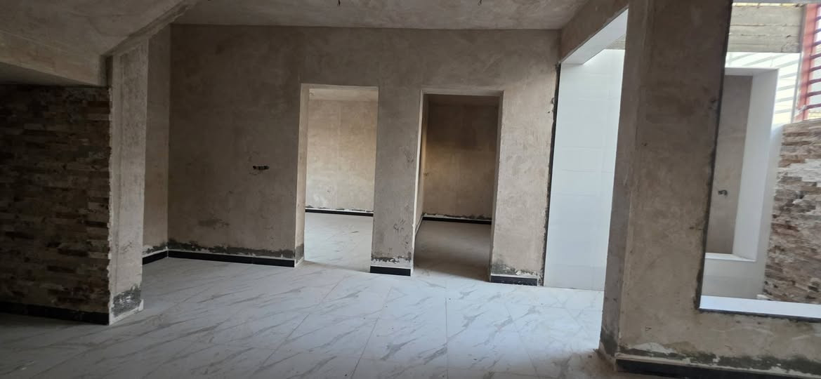 دار للبيع مطلوب أسكان 
مساحة 300 طابو صرف بناء 2025 طابقين خامس بيت  عن الحولي قريب جدآ 
يحتوي على 4 غرف 
صالة استقبال صحيات خارجيه داخلية فوك وجوه مطبخ حار بارد حديقة 80 متر نقصه بورك فقط جاهز للسكن
 للاستفسار اتصال او مراسله  متوفر واتساب أو فيس 
***********
***********
