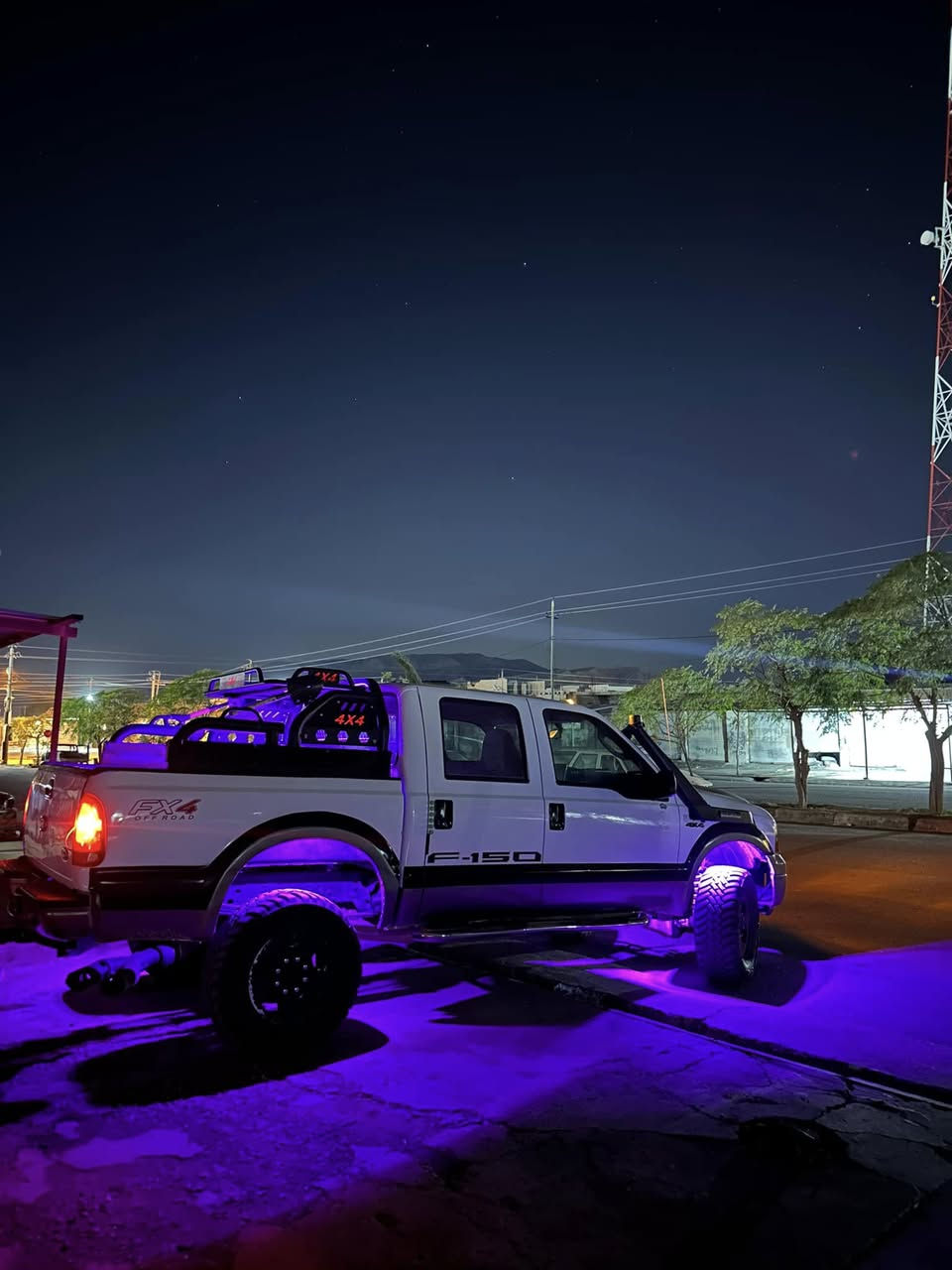 سەیارەی Ford -F250

8 - بستنی بێ سۆپەرە
گێر مەکینە ئەکسل بێحەیبە
چوار تایەی لۆکی لە ژێرە  و سوبوخ عامە
سەیارەکە ئاڕمە
بێکێشەو مشکیلەیە
ماڵی ناو بەفەرو قورە بیدە دەبڵ بۆخۆی دەڕوا😂
نرخەکەشی 115 وەرەقە مەحامەلەی تیایە کەمێک
بۆ زانیاری زیاتر پەیوەندی بۆ ئەو رەقەمە بکەن  
***********
