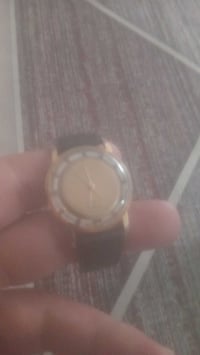 ساعة يد • للبيع