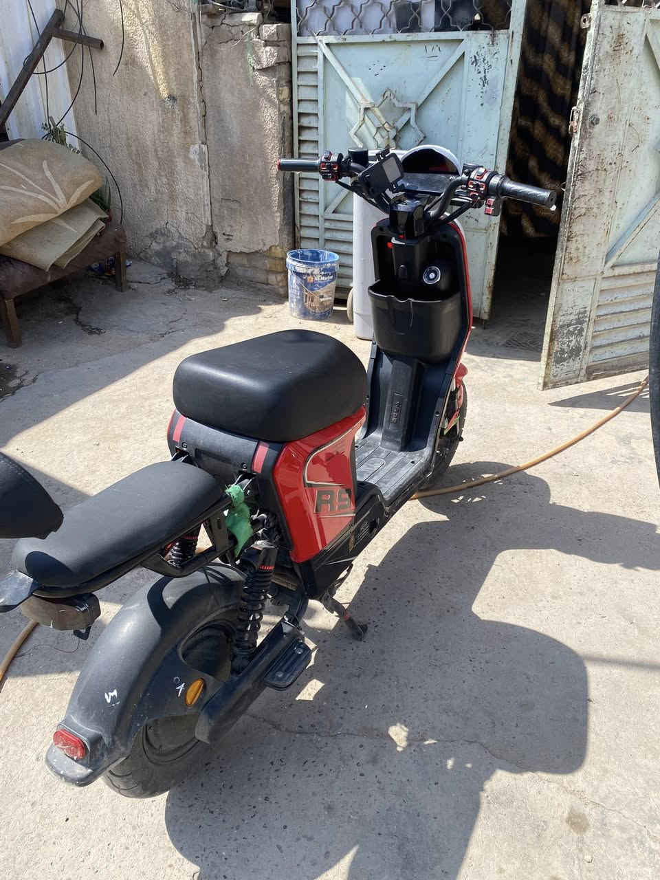 سلام عليكم دراجة شحن للبيع الدراجةنضيفه كلش مزودة 6بطارياتملف وعقل رياضي مستعمله شهرين فقط العنوان بغداد حي اور السعر450الف للا تصال على الرقم***********
