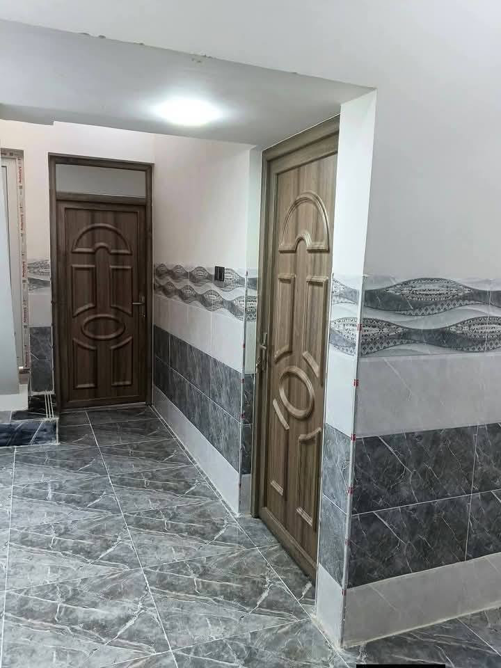 � دار للبيع  🏡
📍 الموقع: الموصل – [ حي الملايين الثانية ]

📐 المساحة: [ 120.متر واجهة 6.متر ]
🛏️ عدد الغرف: [ 2 غرف نوم ]
🍽️ مطبخ + صالة + كراج + سطح 
غرب جامع الريان 
✨ المميزات: خدمات كامله ماء كهرب تبليط 
✅ موقع حيوي خدمات كامل الخدمات 
✅ بناء مرتب وتشطيب راقي 
✅ مدخل مستقل
✅ الدار فارغ تسليم مباشر وفوري
✅ سند  بستان 25 لك حق التصرف

💸 السعر: 57 مليون، قابل للتفاوض

للتواصل مراسلة الصفحة


**إذا كنت صاحب هذا الإعلان وتريد حذفه لأي سبب، رجاءا أرسل رسالة إلى الدعم الفني**