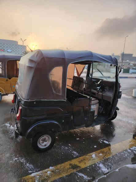 سلام عليكم تكتك موديل 22 رقم وسنويه تكتك نضيفه مكفوله من الضربه والمعجون مصبوغه جماليه فقط مكينه خرسه سبانه مامدود عليه كشره كلش حلو تخم تاير جديد  وياله جدد منضومه زنون بيه السعر 10 وبيه مجال شراي يشلع عيوني ***********
