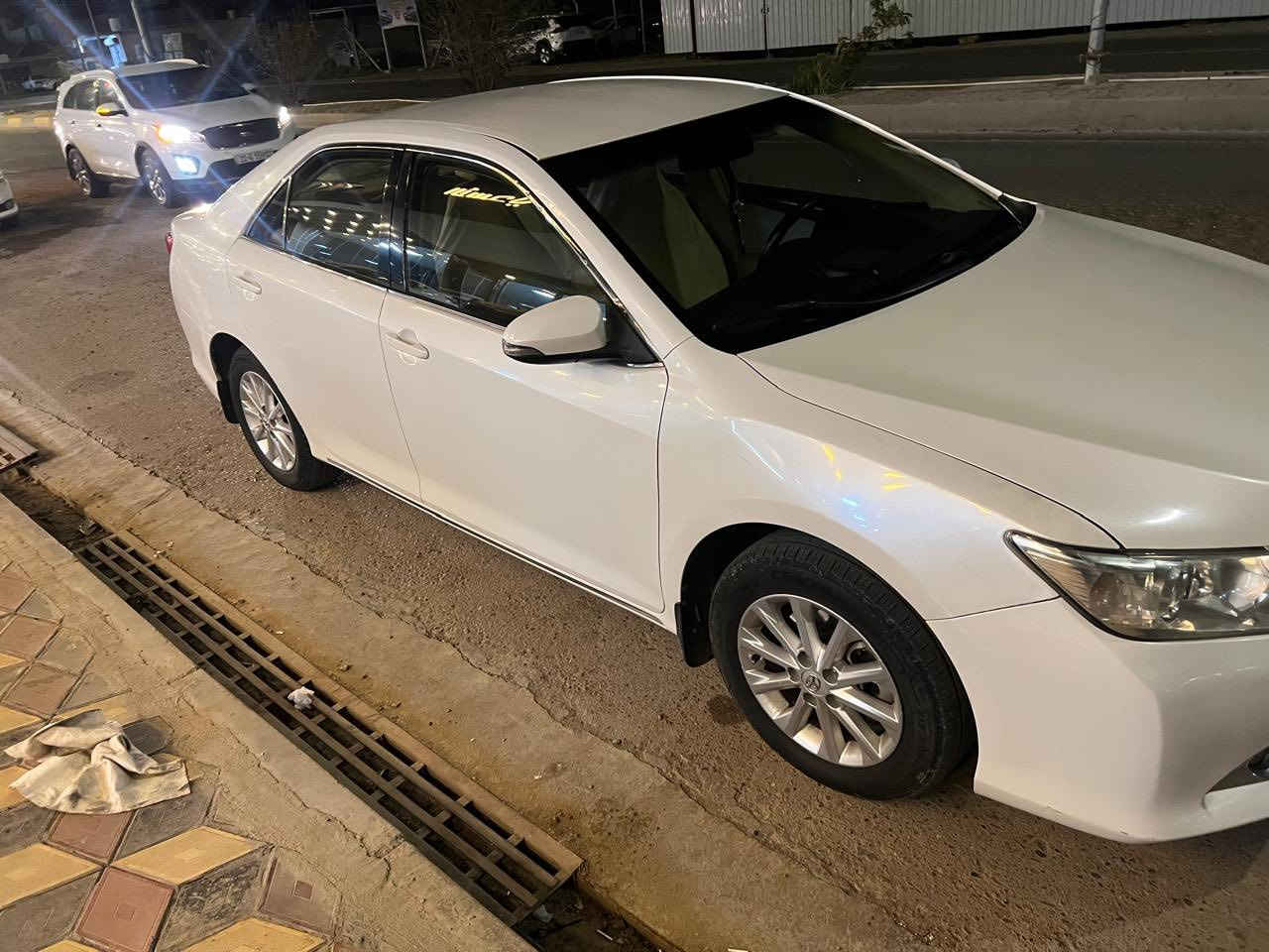 السلام عليكم
كامري 2013 خليجي
نص فول 
ابيض صدفي 
رقم اربيل دولي تحويل مباشر 
بيها قطعتين صبغ 
هـ:***********
