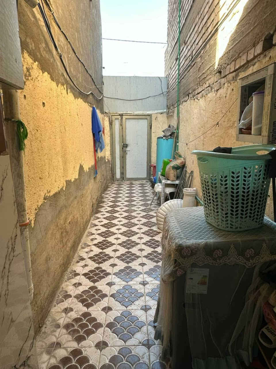 السلام عليكم ورحمة الله وبركاته
بيت ٨٢ م بالزويه مدخل ماله دولان  بشارع ابو ليث المضمد قريب لبيت مكي ملوك قريب للسوك ومدرسه النبراس يتكون من غرفتين وصاله ومطبخ وحمام بره الارضيه كاشي. البيت جاهز للسكن ونضيف ومرتب


**إذا كنت صاحب هذا الإعلان وتريد حذفه لأي سبب، رجاءا أرسل رسالة إلى الدعم الفني**