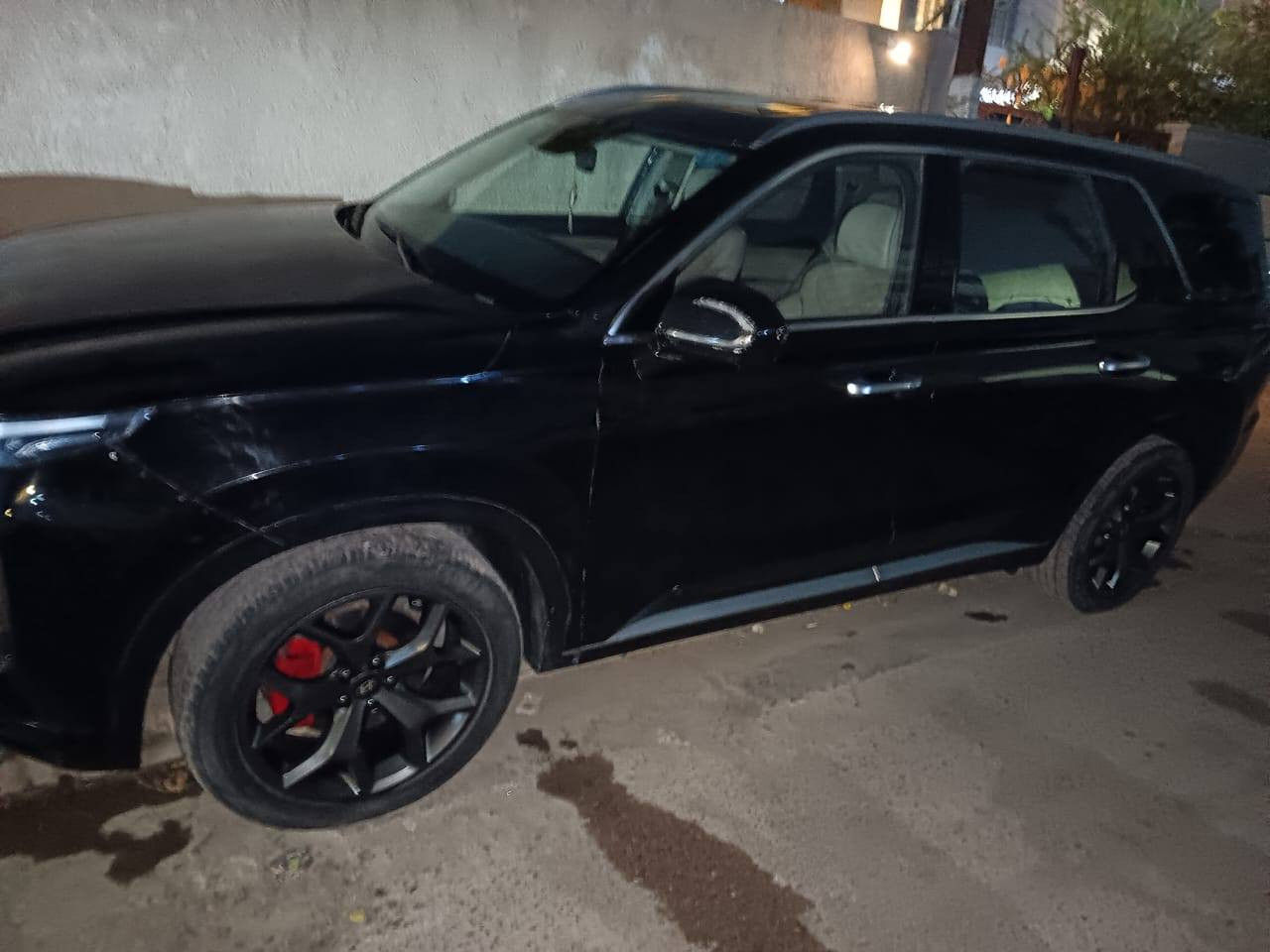 هيونداي بالسايد موديل 22 لمتدد رقم بغداد لون اسود 
داخل ابيض فور ويل فتحتين سيارة فول مواصفات ميحتاج اذكرهن ماشية 30 الف صور الحادث كدامك بدون كص ولحيم تعديل شواصي سحب ولغد ايسر بدايته تعديل والتكمة سايق شخط ماعرف بشنو طاخه بالحادث فوك بيبان مصلحة و مصبوغه سيارة جديدة وعليهه تخم تاير وتخم ويل جديد هم باتري جديد مسويلهه ادامة دهن وفلتر كير جديد دسكات تخم امامي خلفي كشنات كهربائية وتدفئة وتبريد كشنات مال صف 3 كهربائية تنطبك وتنفتح كاميرات 360 رادارات 360 حساسات امامية وخلفية انارة محيطية متغيرة اللاوان وبعد هواية مواصفات 
للاستفسار اكثر راسلني خاص او رقم الهاتف بي واتساب هم 
***********
السعر 235 وبي مجال للشراي بي خير ويدلل
