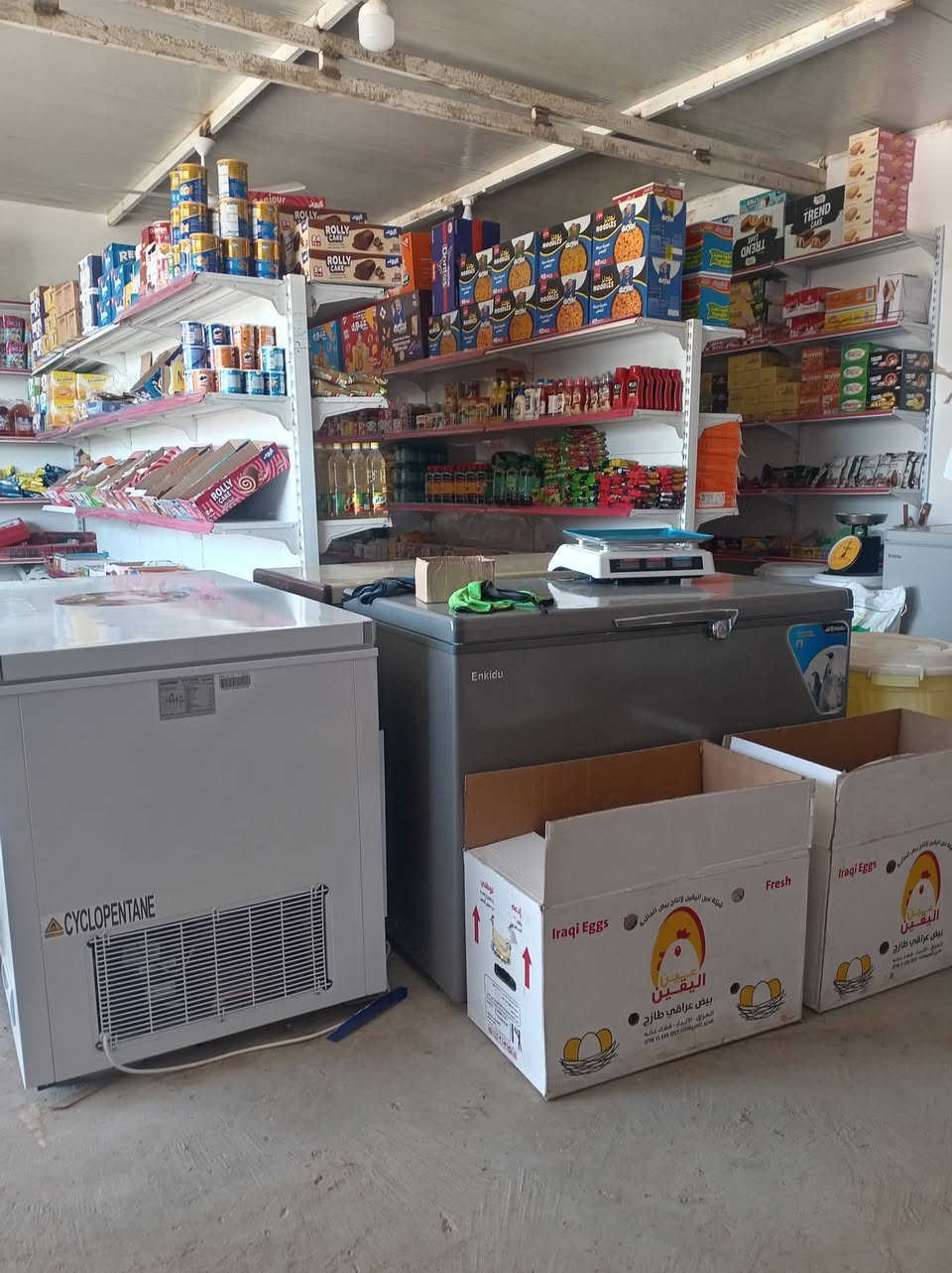 أسواق للبيع الموقع طريق معمل زينب قريب جسر الشاكريه السواق تحتوي علئ برادات ٣ مجدات ٣ معا مجمده تابعه الشركه الموطه معا مبرده عداد٢ معا مولد توبلاند للاستفسار الاتصال على الرقم ***********
