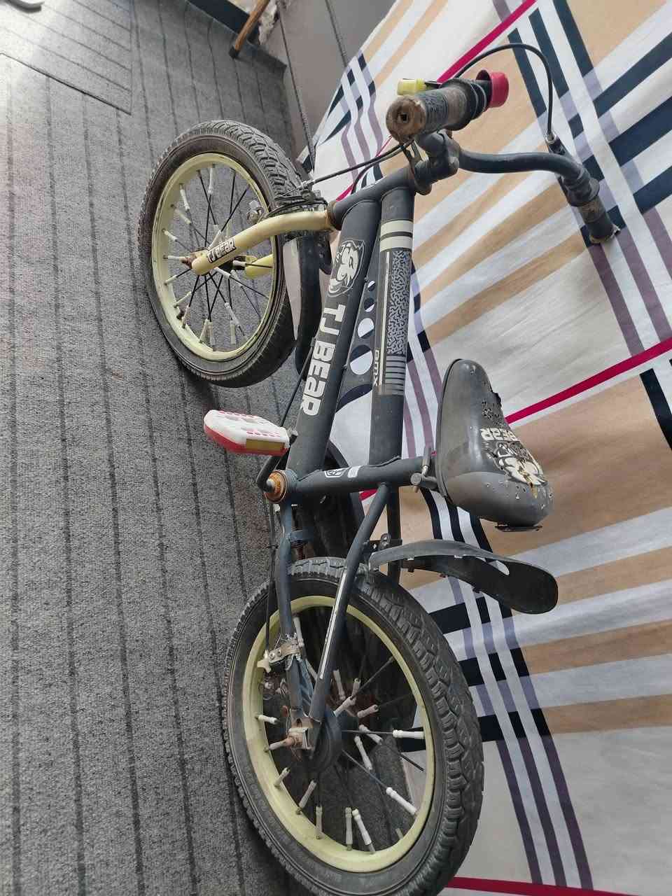 سلام عليكم عربة اطفال مستخدمة وبايسكل اطفال متروك
اثنينهن ب٢٥ الف
حي النصر شارع السوق ***********
