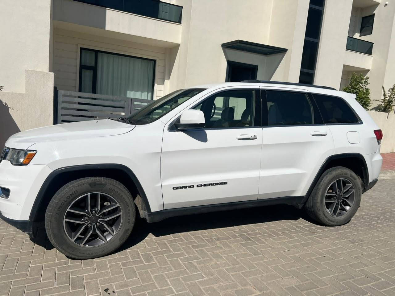 Jeep Grand cherokee 2019
گراند چیرۆکی ٢٠١٩ 
سپی بەفری 4WD

تەنها 50 هەزار ڕۆشتووە

بێدەعم و لێدران، ڕەقەم شەنسیم داناوە
زۆر پاک و تازەیە 
٢ پەڵەی بچوک بۆیاخی هەیە لای خۆمان بووە 
سپێری دانەگیراوە
مواسەفات ناوکرێمی، کوشن جڵد، کوشن کارەبایی،شەغال، بەسمە، دوو دەرگا بەسمە،
 ئۆتۆ هۆڵد و ئۆتۆ ستۆپ، شاشە گەورە،کامێرا،
 ڕادار،ئاوێنە فۆتۆ و Assist وە دژە فول، حاسە، دەبڵ ئەکسل،
 تەبرید مەرکەزی ٤ مۆدی لێخوڕی هەیە
‏Sport، Eco، Auto ،manual سیتمی ئۆفرۆد،کاڕپلەی،ڤۆلیۆم و تەحدیدسورعە، تەلەفۆن،لیدی ناوەوە،تراکشن و دژەخلیسک
زۆر مواسەفاتی تر..……

نرخ ٢٣٨

*********** السليمانية, العراق
