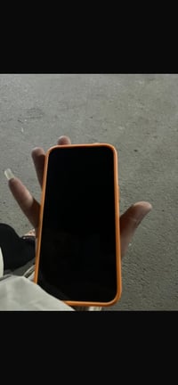 ايقون 13عادي اخو الجديد مفتوح من الكرتونة تقريبا قبل شهر ونص أو شهرين ...