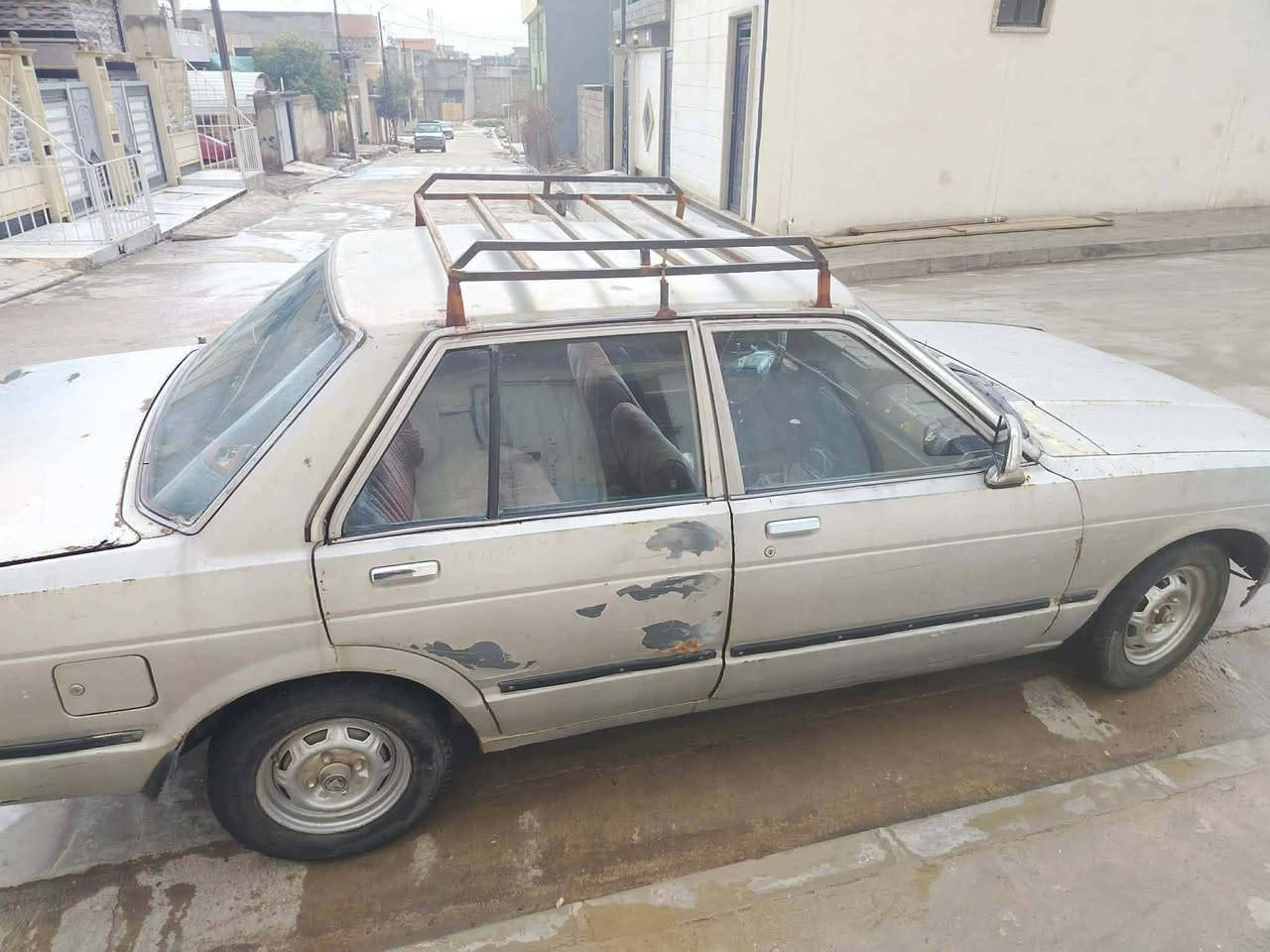 سيارة داستن 1980 للبيع رقم نينوى انكليزي كابون بانزين بيها تبريد تدفئة شغال سنوية 2029 كير شرط محرك صرف 
السعر 18 وبيها مجال ***********
