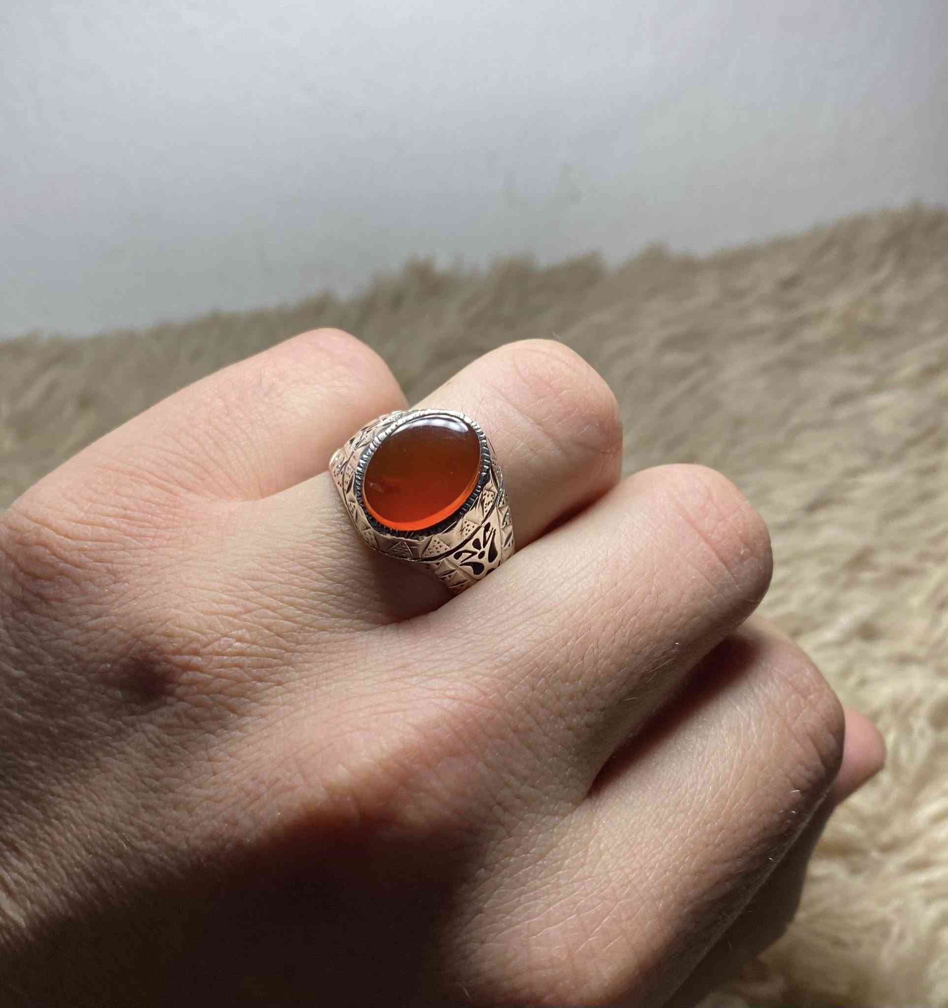 السلام عليكم خاتم عقيق يماني مشمشي صياغة عرفان
الوزن(11غ) قياس الخاتم(26) للبيع فقط يوجد توصيل
***********
