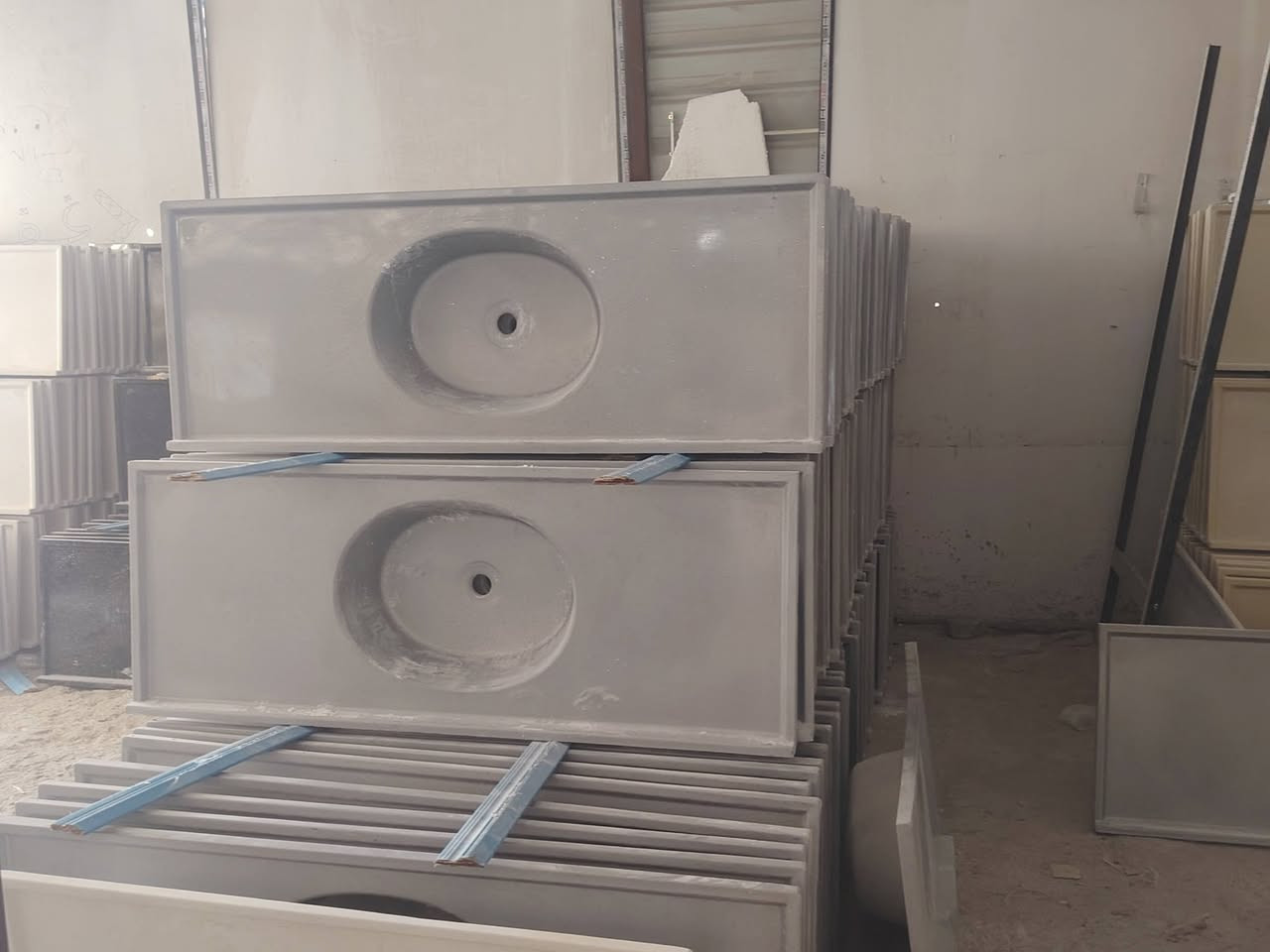 سلام عليكم سناكي جدد قياس متر ونص مرمر سعر ١١٠ وتوصيل مجاني رقم ***********
