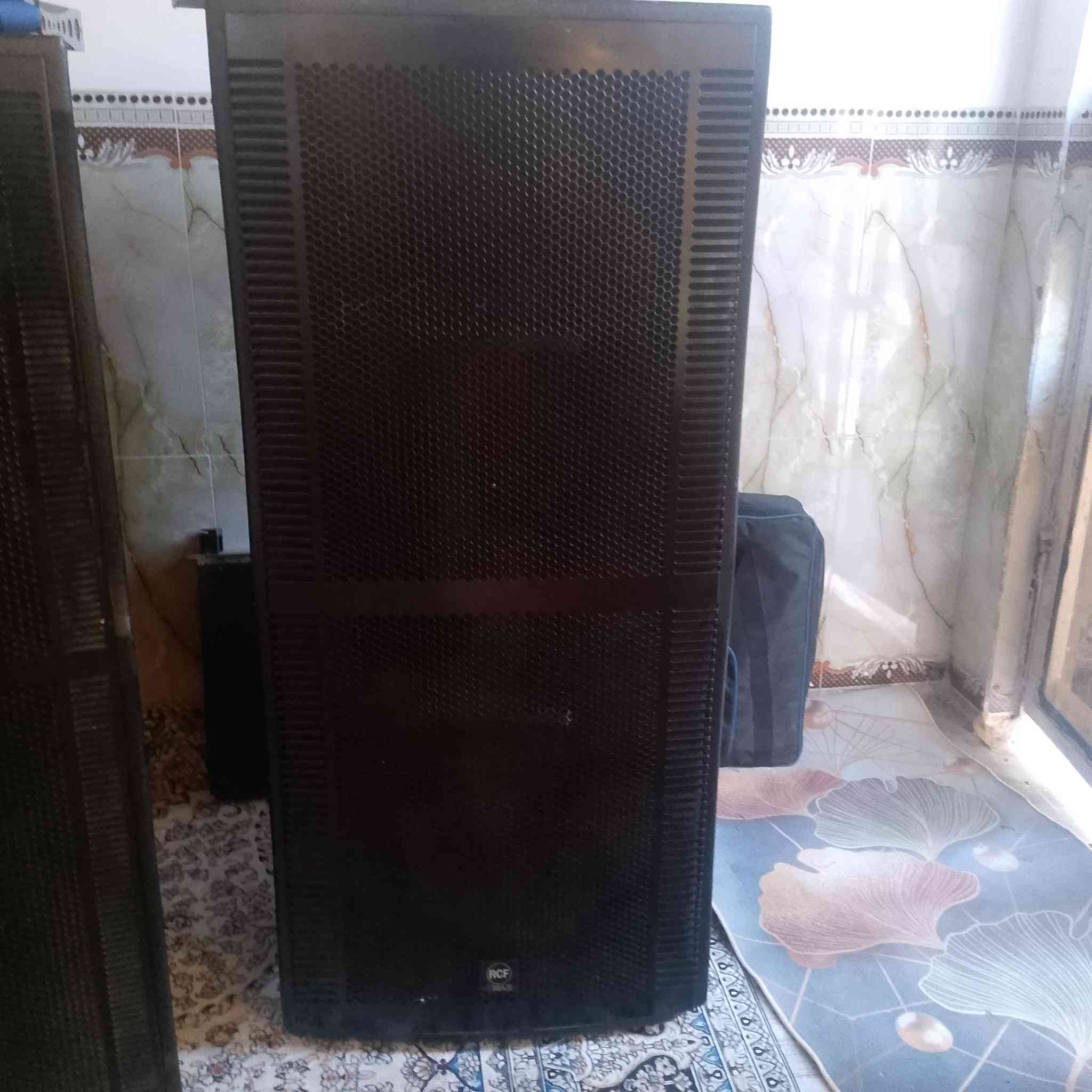 سماعات تابوتي عدد 4
سعر مناسب جدآ 
سعر خاص او ***********
يوجود توصل جميع المحافضات
