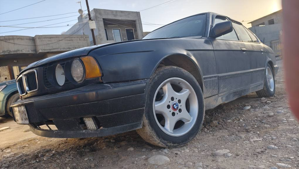 فرۆشتن و گۆڕینەوە 
بیئێم مۆدێل 91 
مەکینە 520ی کەپس و گێڕ عادی 
ئاڕم پلاستیکە ئاڕمەکەی بزربووە
استنساخی لەگەڵە و ئەوەلیاتی بەشەرت
تایەو ویلی خاوێنە 
وەرگەڕاو نیە لێدرانی قورسی نیە 
موشتەری تێل بکە یان نامە بنێرە 
سەیارە لە هەولێرە 
*********** أربيل, العراق
