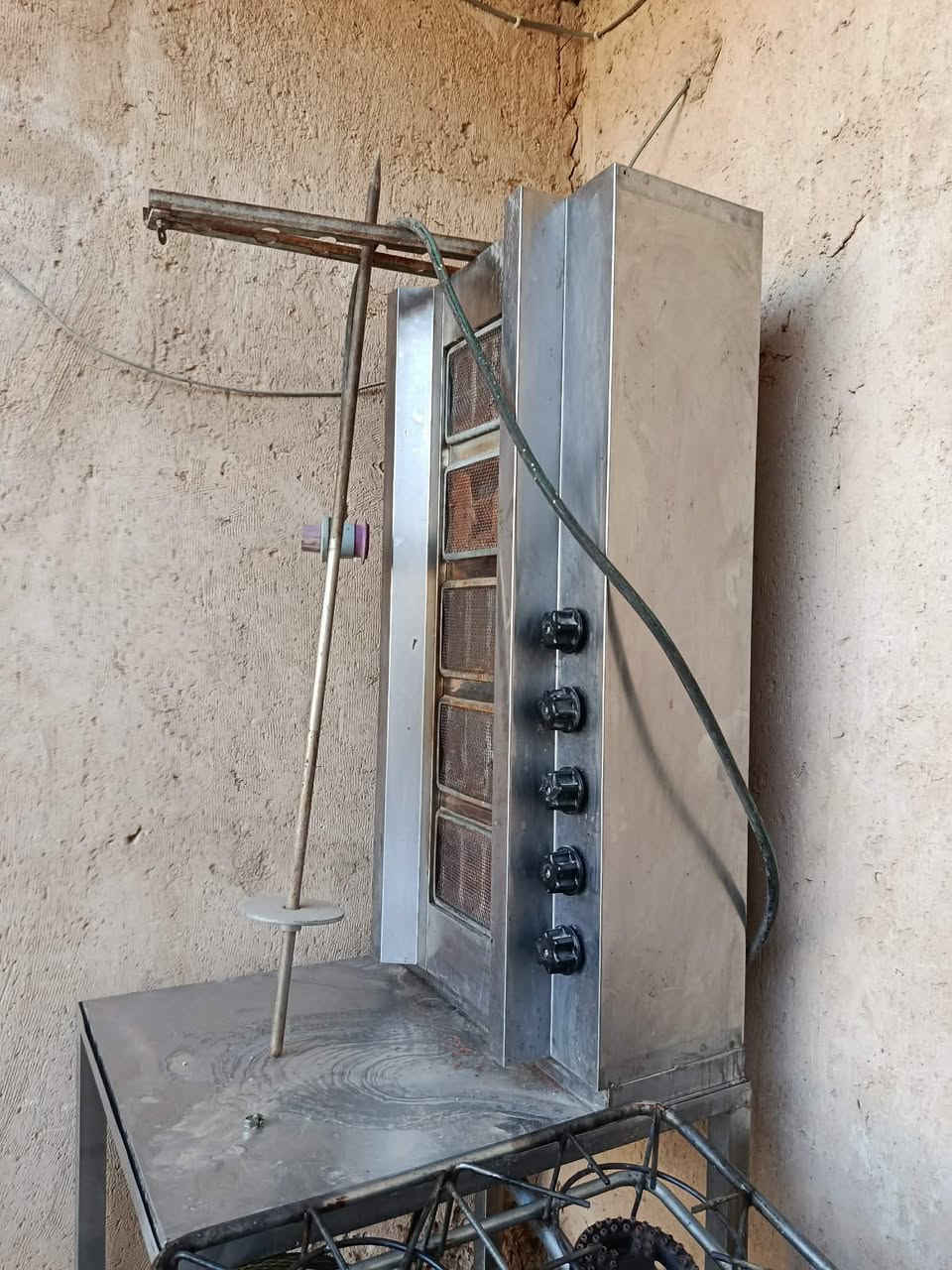 للبيع 
غراض كفتريا 
شوايا شاورمه. سعرها 300
كرين صاج سعره 100
2ميوزه و2كراسي سعرها 35
طباخ وميز. سعر75
مثرامه سعرها 270
جام خانه سعرها 200
وكلها بيهــآ مجال


**إذا كنت صاحب هذا الإعلان وتريد حذفه لأي سبب، رجاءا أرسل رسالة إلى الدعم الفني**
