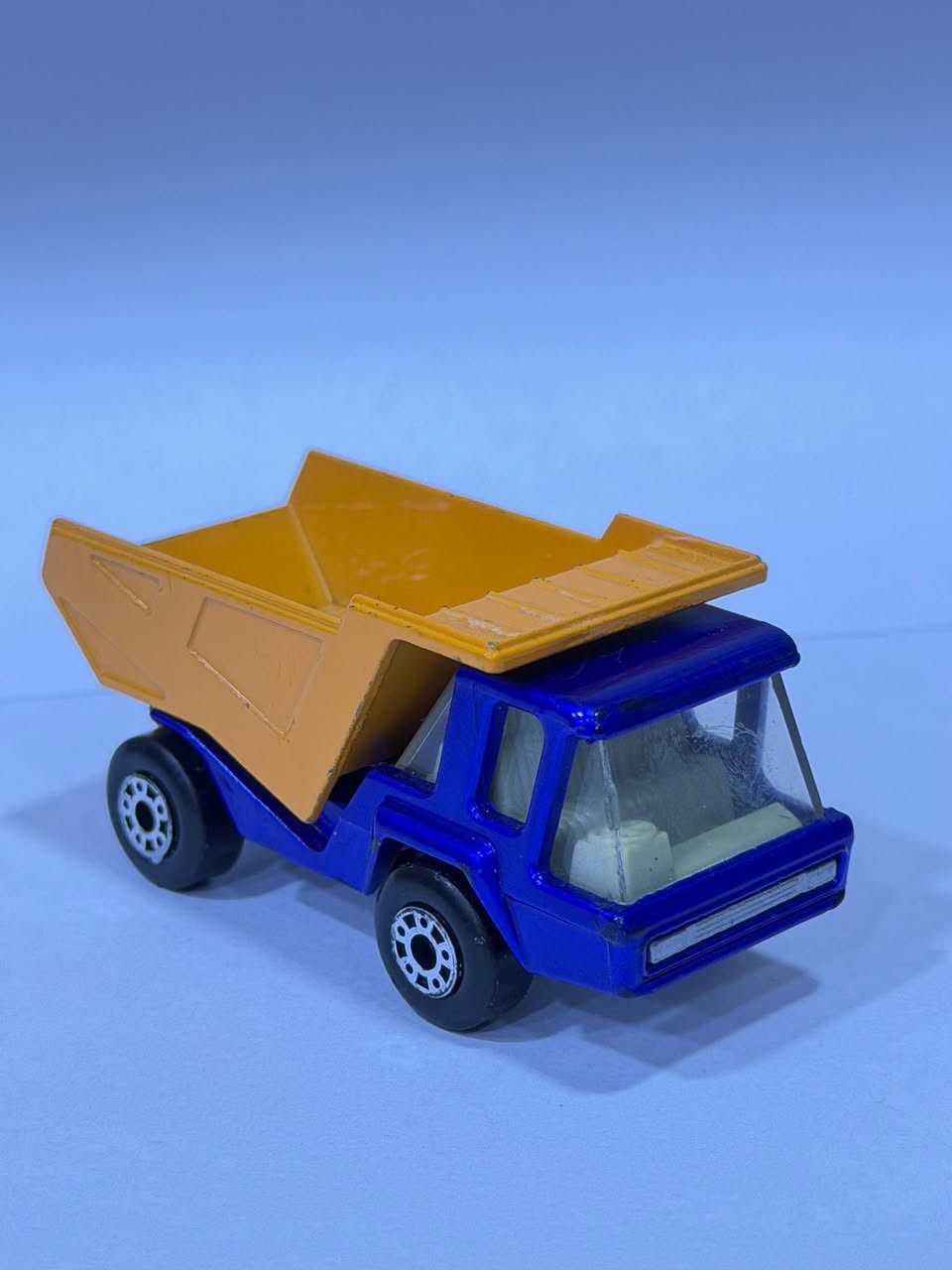 صيد هذا الأسبوع
Matchbox made in ENGLAND BY LESNEY ❤️


**إذا كنت صاحب هذا الإعلان وتريد حذفه لأي سبب، رجاءا أرسل رسالة إلى الدعم الفني**